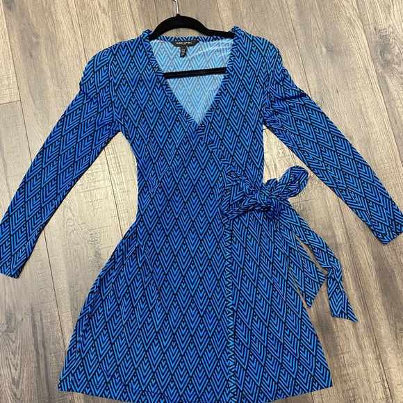 XXS Petite Wrap Dress from Banana Republic - Picture 1 of 3